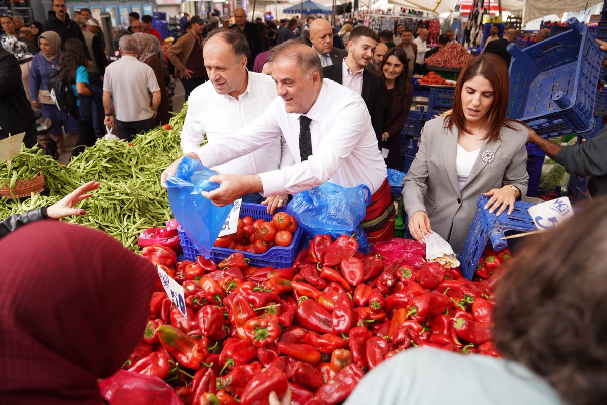 nuriaslan_tr's tweet photo. Çarşıdayız, pazardayız, halkımızın yanındayız.

📍 Pendik https://t.co/uUS5N6U7Qr