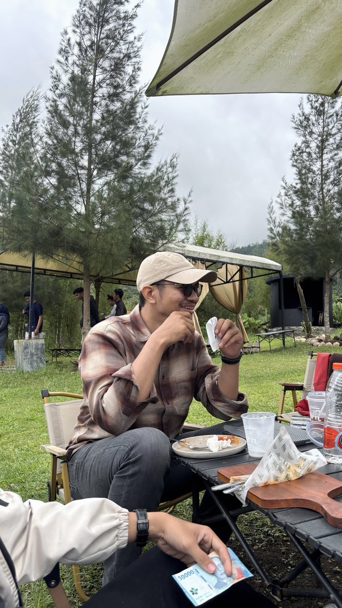 halodayat_'s tweet photo. lepas kali senyum tadi kayak gak ada beban😆 https://t.co/vDJhlg64eA