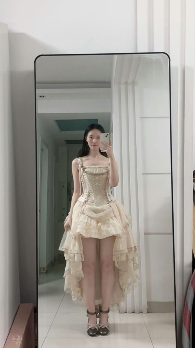 yxy996's tweet photo. 推友投稿的24反差会计，平常在公司里经常穿包臀裙，还故意走光勾引同事，一张榨精欲脸诱人无比
#身边人 #女神 #羞辱 #绿帽 #上贡 #乖乖女 #反差 https://t.co/w6nSivGJ5K