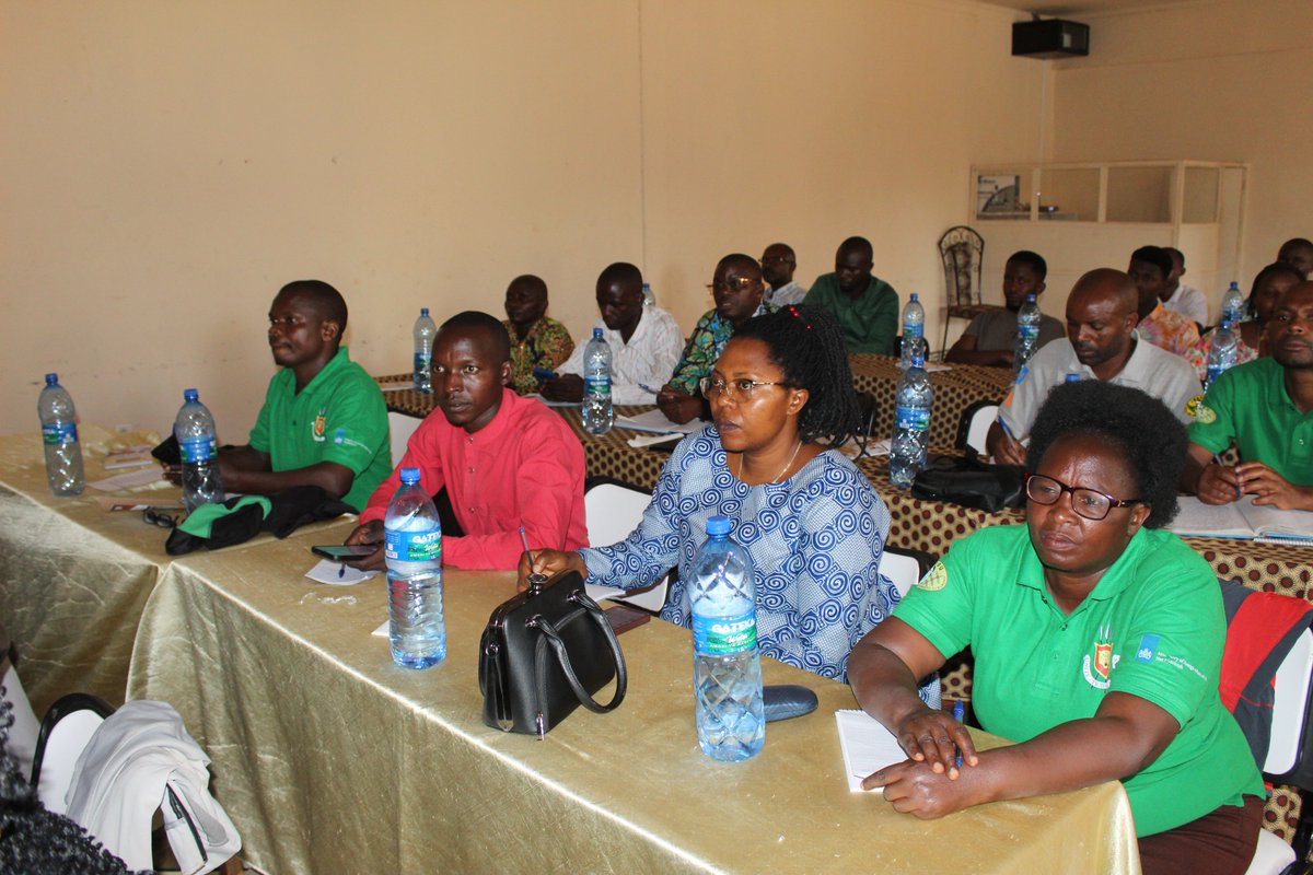 Merankabandi2's tweet photo. @merankabandi @CopedBurundi @OGitega18311 @Gitega Ledit atelier est organisé dans le cadre des mésures d'accompagnement du @Merankabandi2 pour l'Inclusion Productive #MIP et est dédié au personnel (UGP et groupement) des secteurs #Kayanza, #Bujumbura et #Bubanza sans oublier ceux des services du @BMineagrie de différentes zones https://t.co/935jVXXXJt