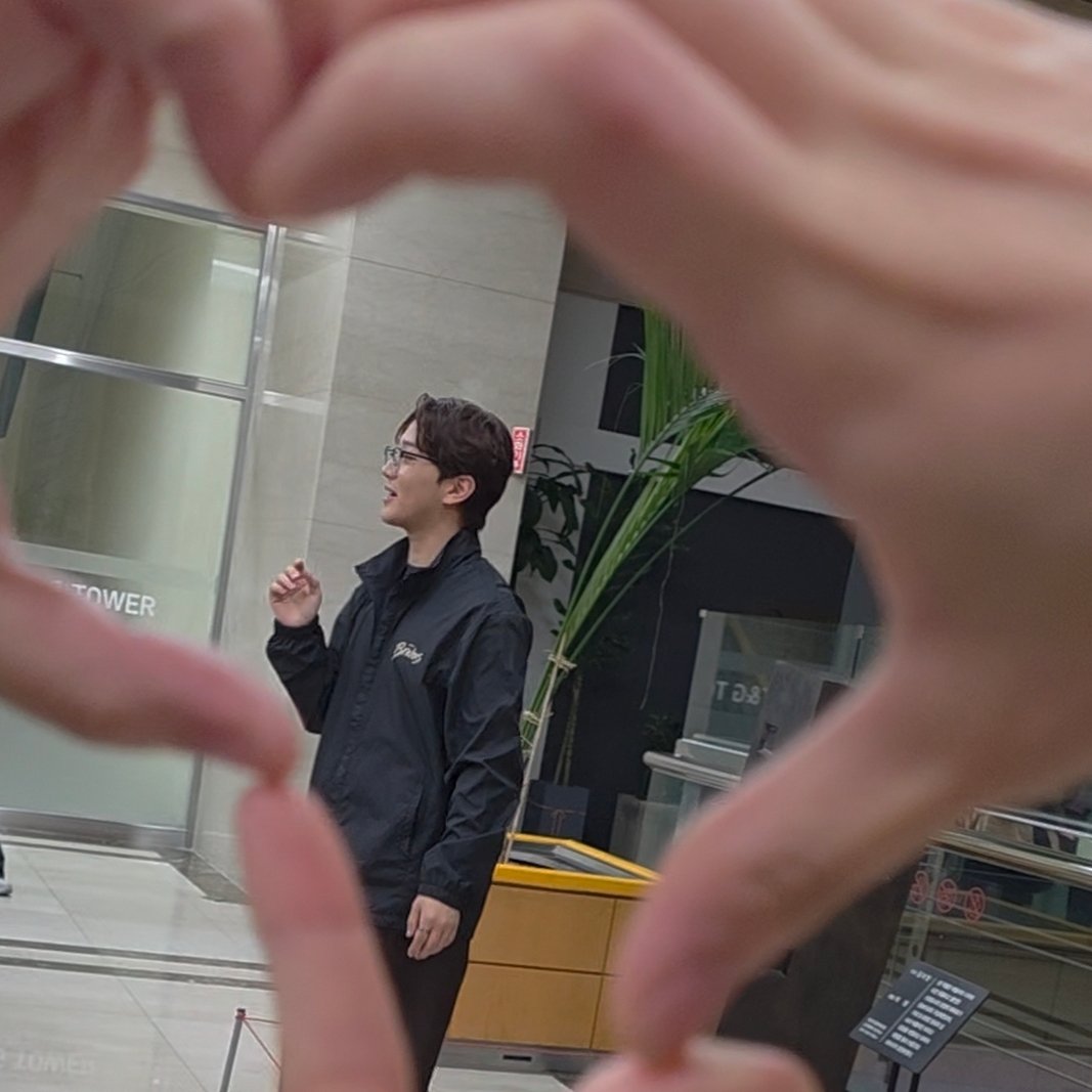 1stlov2r's tweet photo. 재밋㉰ .... ㅋ ㅋᩚ ㅋᩚ https://t.co/ueot3wG3Tf