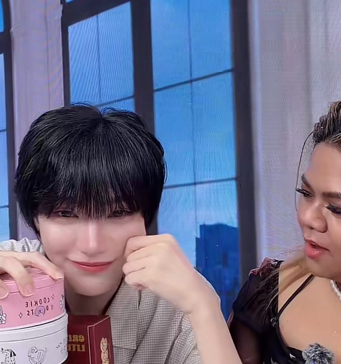 sun2nygirl's tweet photo. อ่ะใครไหวล่ะทีนี้ ตาแป๋วยังงี้ #satrnrr https://t.co/6q4B4xruyk