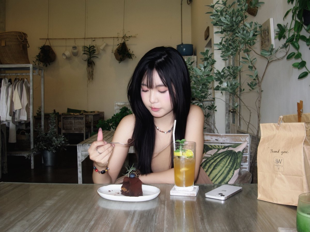 oototheyoung's tweet photo. Yum now, regret later https://t.co/0ILI8idqfw