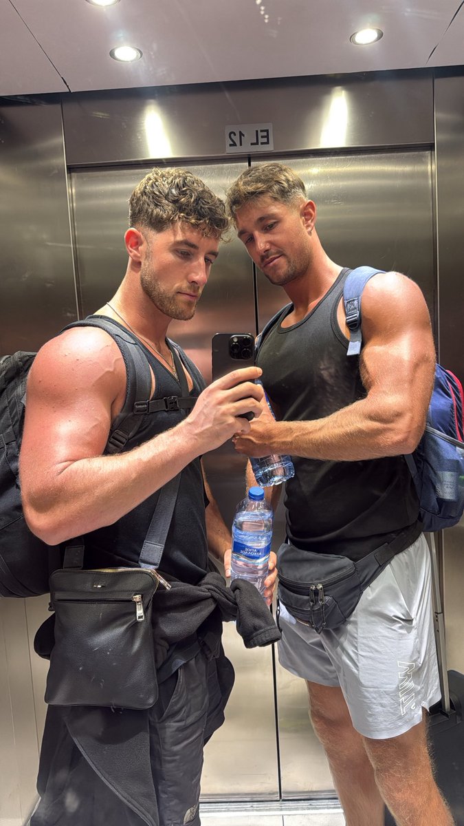 CashAlphaVictor's tweet photo. Ready for that next flight publics drains on the go who wants to get humiliated by there gods @AlphaMatty1 🤑💪💰 https://t.co/NKAdCsZ3wm