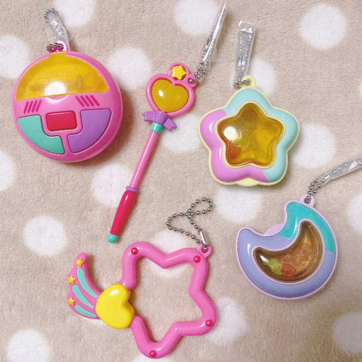 nini_niboshi's tweet photo. 🌟ルルットリリィ＆クリィミーマミ アイテムコレクション🌟

マミのコンパクトとステッキだけのつもりが実物みたら全部可愛すぎて全種お迎え🛒💨
塗装の細かさと丁寧さ✨
愛でるのにちょうど良いサイズ感💕
キラキラしすぎないシンプルさが良🎀ルルリリのチュル感も良き✨ https://t.co/qQEboCbFlk