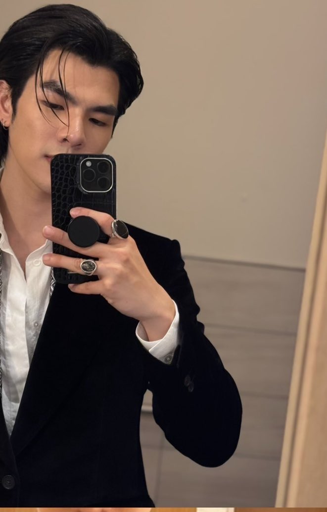 SmileApo51's tweet photo. รักคุณภาคภูมิเซลฟี่หน้ากระจกตลอดไป เท่อ่าาาาา 🥺🖤 https://t.co/Rsmwea1LAS