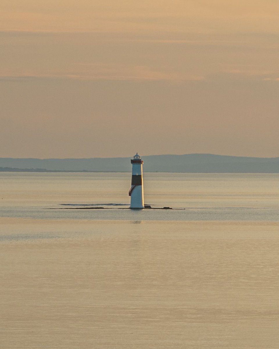 CountySligoGC's tweet photo. Black rock lighthouse was built in 1819 and is still standing tall, watching over the rogged atlantic way that outlines our course. https://t.co/4ZzaflyFqP