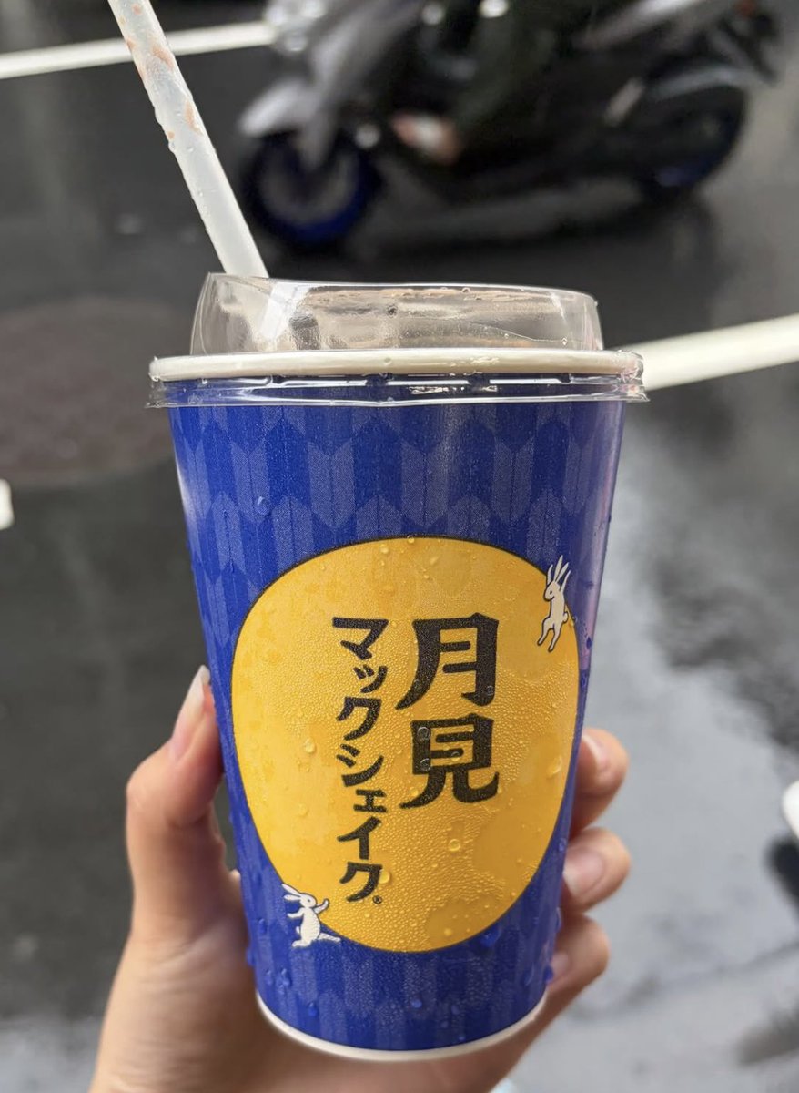 mana_smsm's tweet photo. 皆んな大好き！月見シーズンがきましたね✨

こんなに���お月様が綺麗なのは今だけー

って思うとエモく感じるくらい単純…🌝

「満月」という響きも何だかそう感じさせてくる

まんげつ、マンげつ、まんゲツ、ﾏﾝｹﾞﾂ

何回も繰り返して言えばきっと分かるはず😺⚡️ https://t.co/XoGzKgIa6K