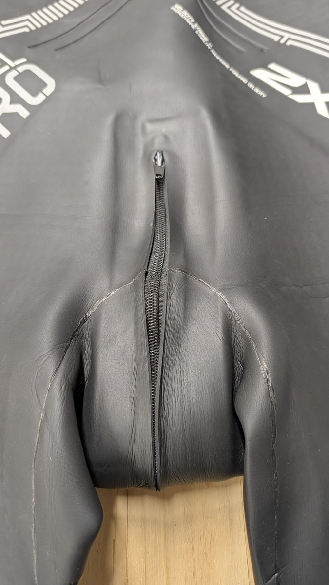 Zipforge's tweet photo. Total compression meets direct access. We fitted this 2XU smoothskin suit with a precision front zipper—fully locked down until you draw the slider.

Upgrade your gear at ZIPFORGE.

#wetsuit #neoprene #2xu #gear #zipforge https://t.co/SRgwRlE22Q