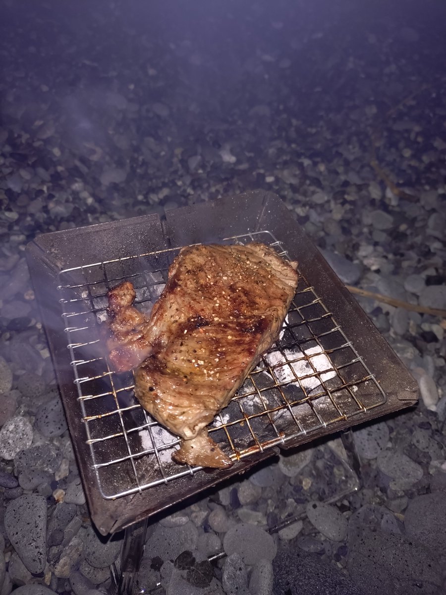 dangerkaien's tweet photo. 炭火で焼けば安い肉でも旨くなる https://t.co/8mwoatZ0cd