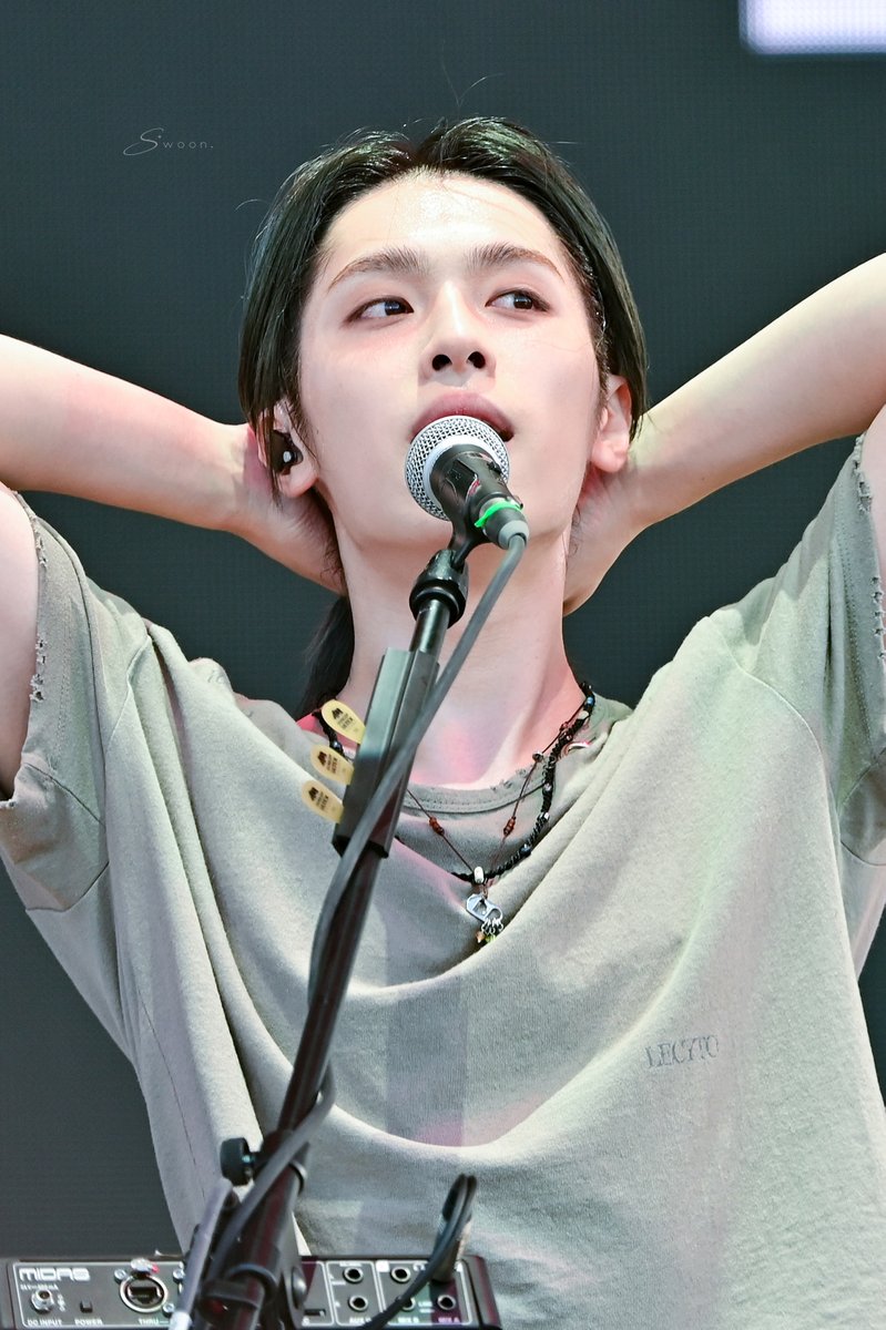 swooniesparkle's tweet photo. 261002. 부락페
#XdinaryHeroes #Gaon #가온 #엑스디너리히어로즈 #엑디즈 #지석 https://t.co/k2qMh2pULf