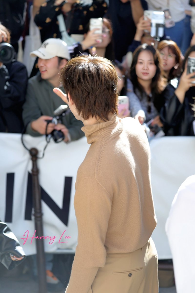 Hannylee96's tweet photo. Cậu ơi cậu nổi tiếng rồi đấy , tớ mừng cho cậu lắm 🥺
BOOK X CELINE PFW27
#BookKasidet
#Celine #CelineEte2027
#MichaelRider #kasibook https://t.co/zDl6xWtM1F