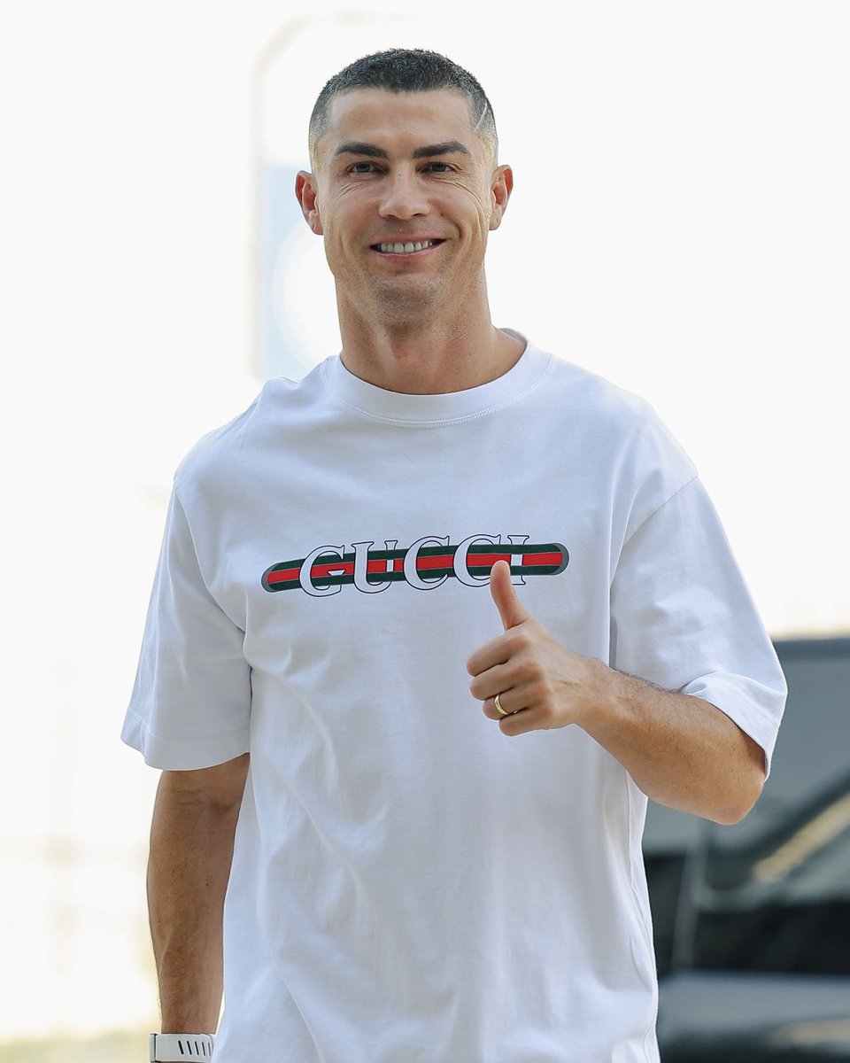 CRonaldoNews's tweet photo. The GOAT is happy. 🤩👍🏻 https://t.co/32yKlLZwK8