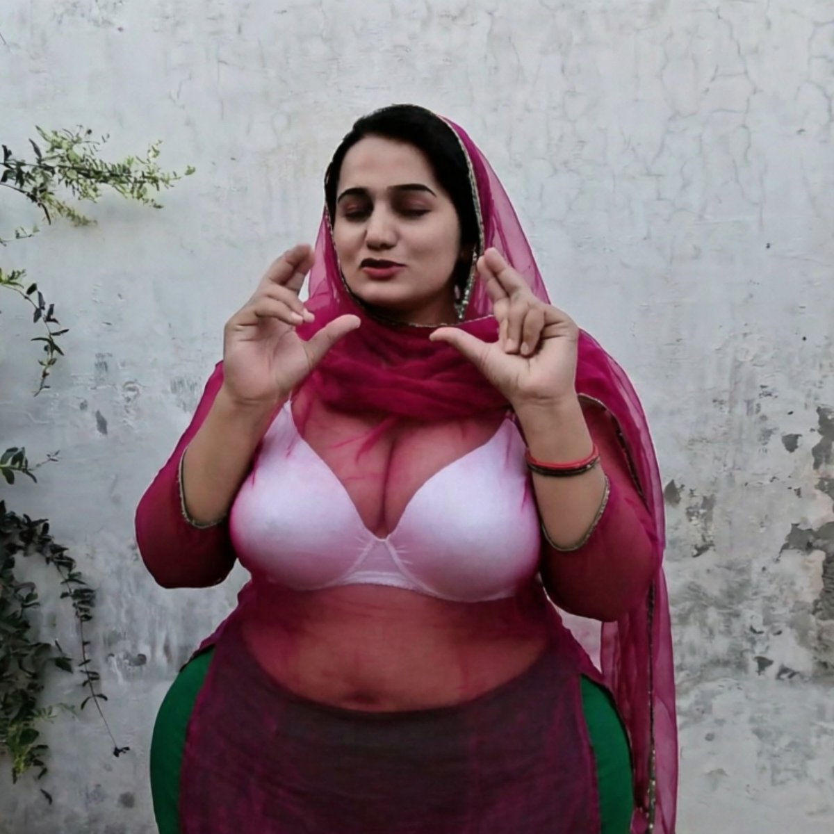 farhanmalhi1994's tweet photo. گاؤں کی سادہ اور پرسکون زندگی کے کچھ خاص لمحات ✨ مکمل ویلاگ یوٹیوب پر دیکھیں۔
👇 مکمل ویڈیو دیکھیں:
https://t.co/0OVLwYFxnZ
​
#VillageVlog #DailyLife #PakistaniCulture #VillageRoutine #DesiVibes https://t.co/avbiB7NVXH