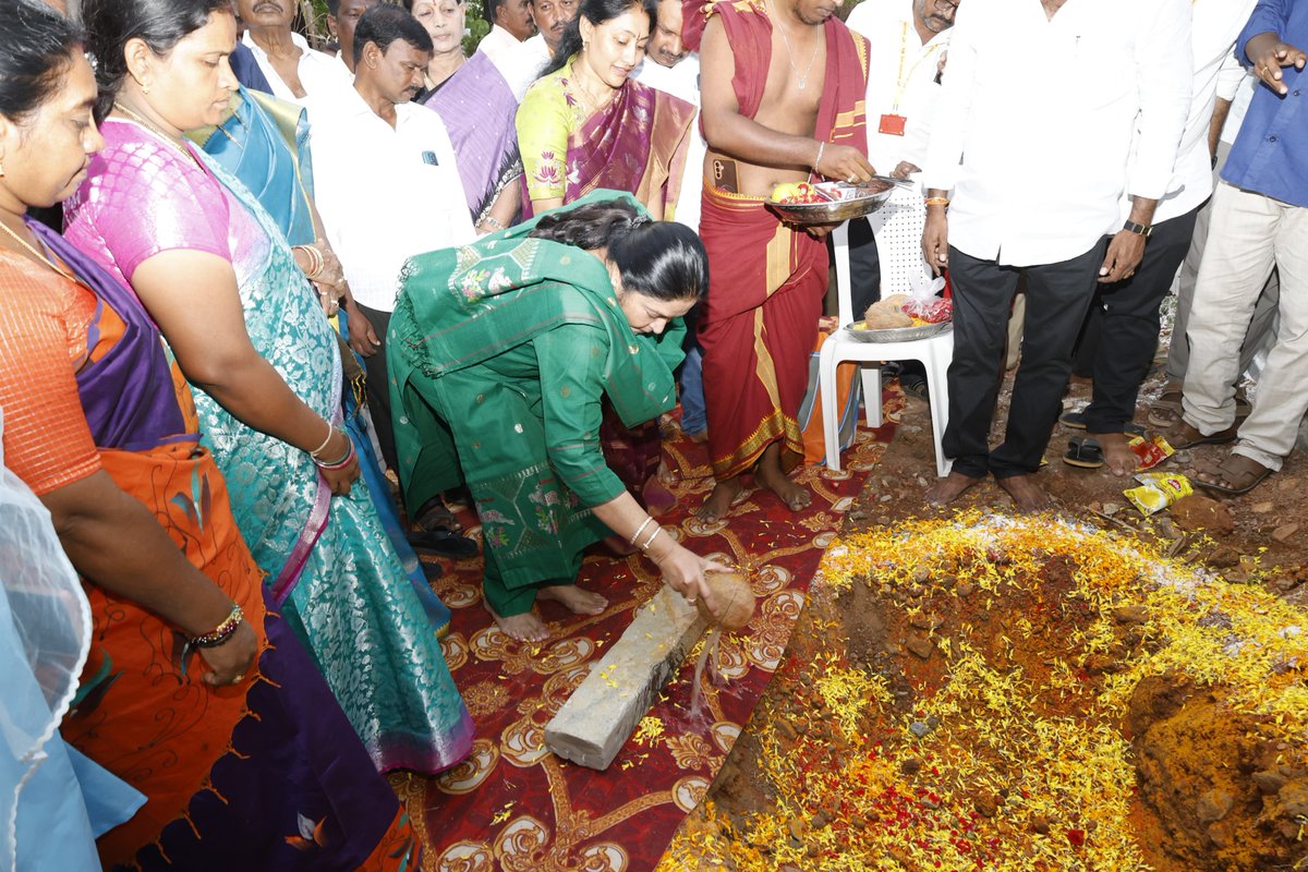Prashanthi_VPR's tweet photo. ఈరోజు బుచ్చిరెడ్డిపాలెం మున్సిపాలిటీ పరిధిలో 28వ వార్డు (పాత 20వ వార్డు) రామచంద్రపురంలో రూ.1 కోటి విలువైన అభివృద్ధి పనులకు శంకుస్థాపన చేశాను.
#VemireddyPrashanthiReddy #KovurMLA #KovurDevelopment https://t.co/uC92slfpbg