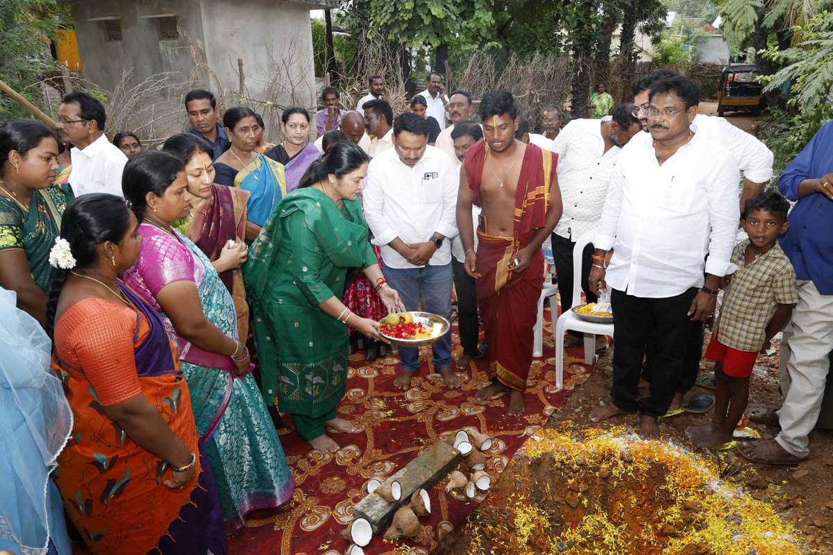 Prashanthi_VPR's tweet photo. ఈరోజు బుచ్చిరెడ్డిపాలెం మున్సిపాలిటీ పరిధిలో 28వ వార్డు (పాత 20వ వార్డు) రామచంద్రపురంలో రూ.1 కోటి విలువైన అభివృద్ధి పనులకు శంకుస్థాపన చేశాను.
#VemireddyPrashanthiReddy #KovurMLA #KovurDevelopment https://t.co/uC92slfpbg