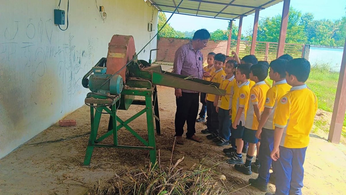 SunbeamSLN's tweet photo. Learning Beyond the Classroom! 

Our young learners embarked on an exciting Educational Field Trip, turning curiosity into real-life learning! 

From exploring crops to understanding farming practices, students experienced the magic of agriculture firsthand. https://t.co/fxDQYysYaI