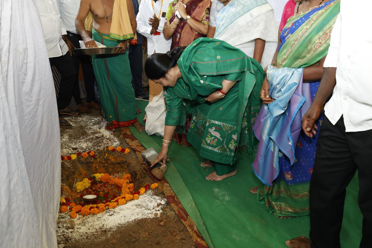 Prashanthi_VPR's tweet photo. ఈరోజు బుచ్చిరెడ్డిపాలెం మున్సిపాలిటీ పరిధిలో 28వ వార్డు (పాత 20వ వార్డు) రామచంద్రపురంలో రూ.1 కోటి విలువైన అభివృద్ధి పనులకు శంకుస్థాపన చేశాను.
#VemireddyPrashanthiReddy #KovurMLA #KovurDevelopment https://t.co/uC92slfpbg