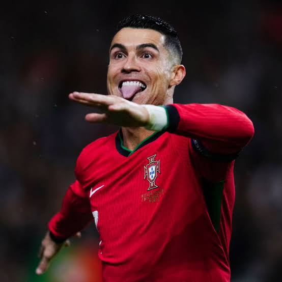 MOUSSA_HICHAM82's tweet photo. #Cristiano
Cristiano Ronaldo fans across the world will never forget what the legend was exposed to with his national team, and with the old coach Jesus.. https://t.co/0K6PAySd5j