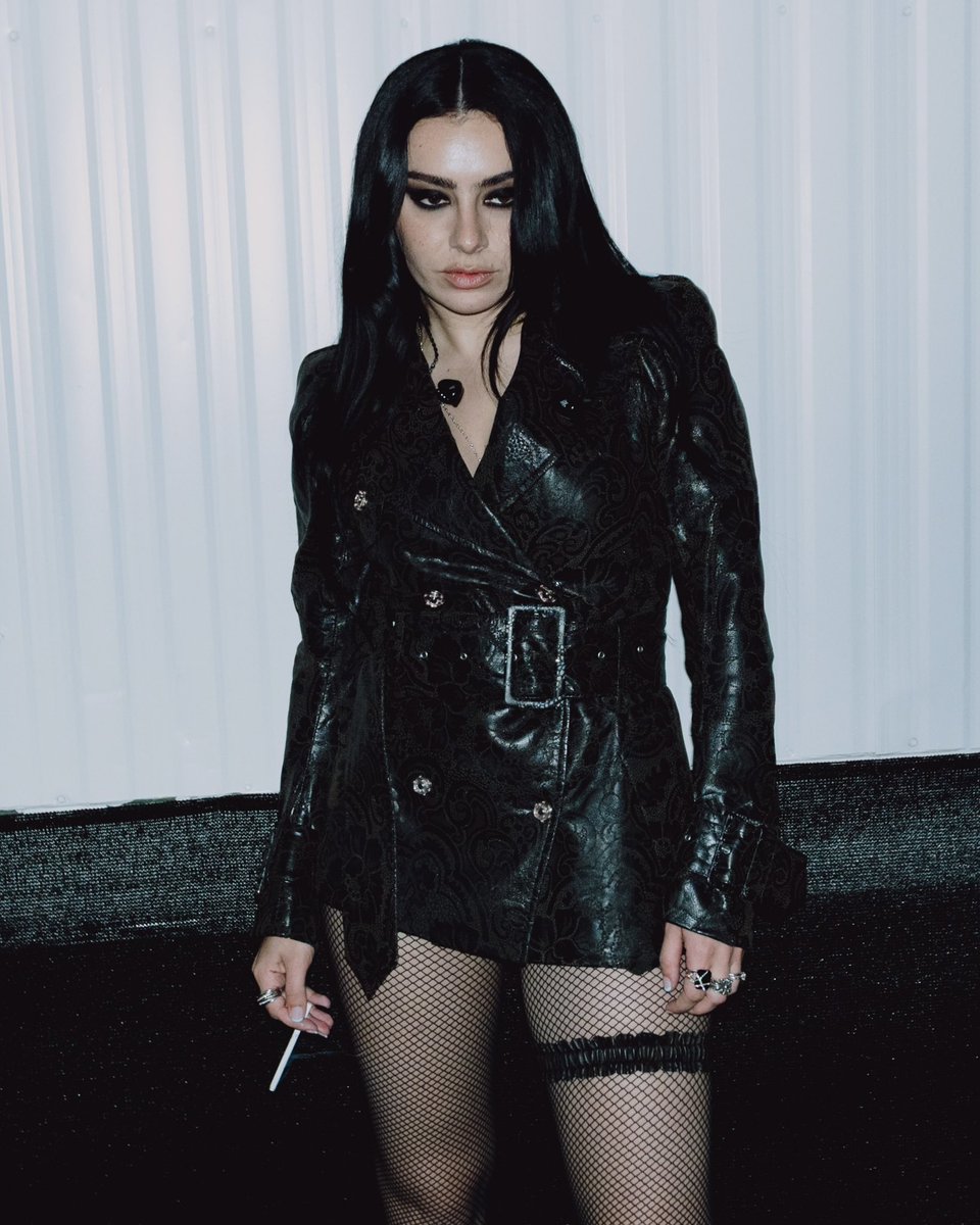 infocharlixcx's tweet photo. 🚨 | O lineup completo do Lollapalooza Brasil será anunciado nesta quinta-feira dia 8 às 12h.

Será que ela vem? https://t.co/anRbW39OSA
