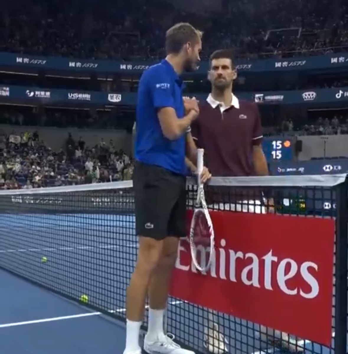 jmgmoron's tweet photo. En la que está siendo la mejor semana de Djokovic después de Australia, el serbio no se merece algo así de sus oponentes.

Ayer, Zverev tuvo un gesto muy cuestionable para quitarle un punto, y hoy Medvedev se ha burlado en su cara por sus gestos al no sentirse bien.

La cara de Djokovic lo dice todo.

Cómo será la cosa, que para lo amable que suele ser él en la red con sus rivales, solo hay que ver la cara que tenía ante los dos.

Lo de Daniil, para mí, lo más feo. 

Nole merece más respeto.