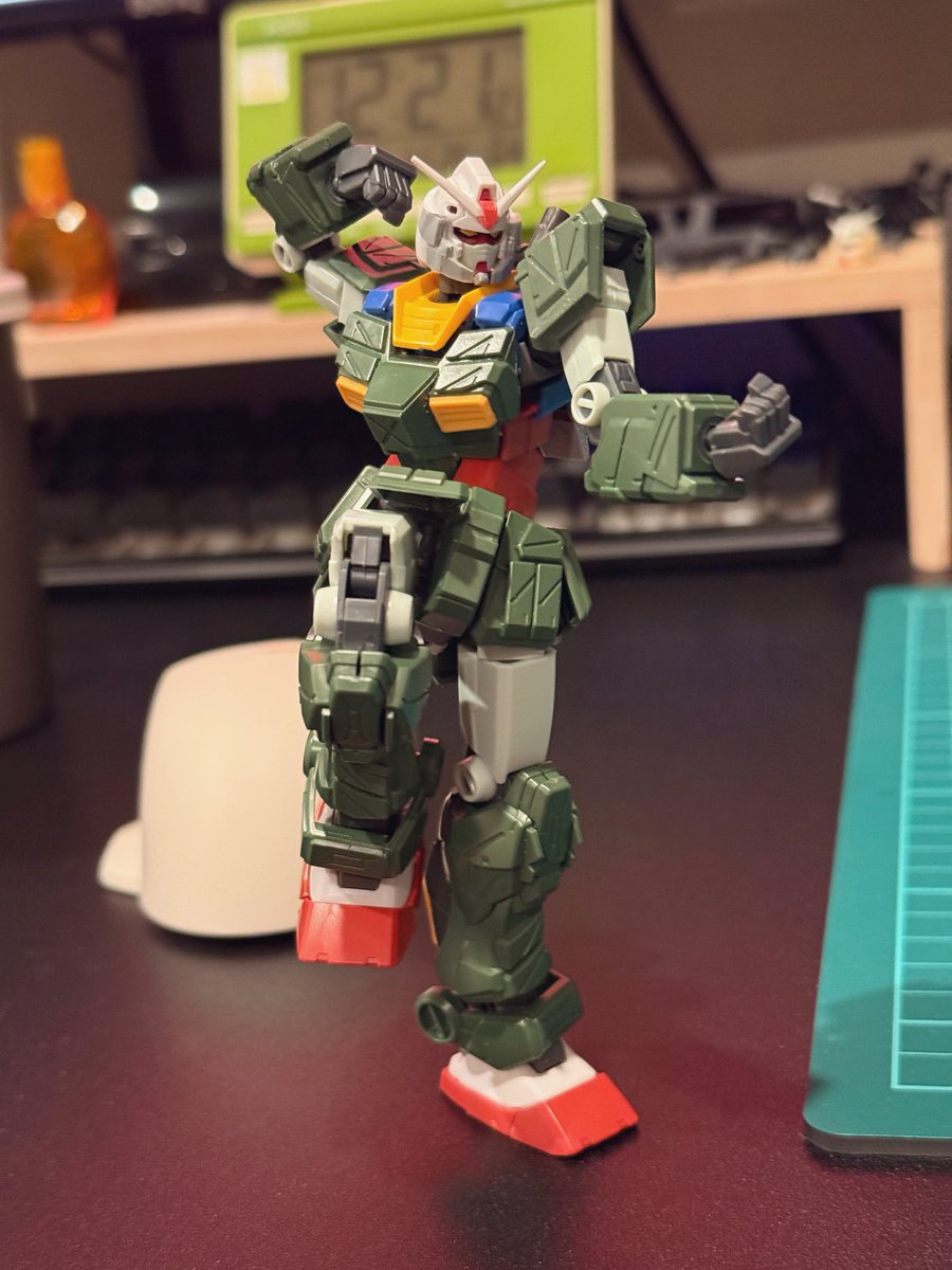 gunvessels's tweet photo. ストライカーカスタム進捗

ジムストライカーベースにバックパック作成中
結構ベース同じ所があるので、無いところをプラ板でチマ��マ

ちなみに設定画×漫画を意識してるので、可動域はスペシャルクリエイティブモデルEXくらいあります
#ガンプラ https://t.co/FWQ3YmMqka