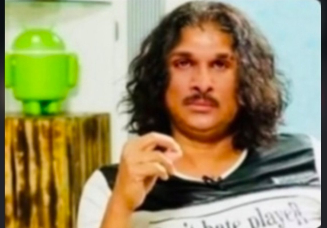 Nikhillll_42's tweet photo. @vamsi84 Punctuality ani sollu. Cheppadam kadhu raa @vamsi84 time ki release cheyali😂 https://t.co/phua0K6g6I
