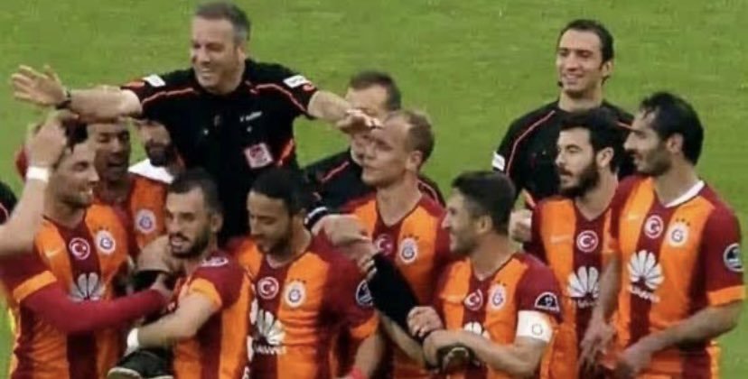 Kerem18TR's tweet photo. @bbosports fetullahın p*çlerine hizmet eden herkes tek tek hesabını verecek.. 
Sıra örgütartığısarayda... 😏
Değerli, ahlâklı Savcılarımızdan gereğini yapmalarını ve şampiyonlukların ve gelirlerin gerçek sahiplerine teslim edilmesini bekliyoruz! 
@adalet_bakanlik @Akingurlek_ @TC_icisleri https://t.co/TWoBzlVG9e
