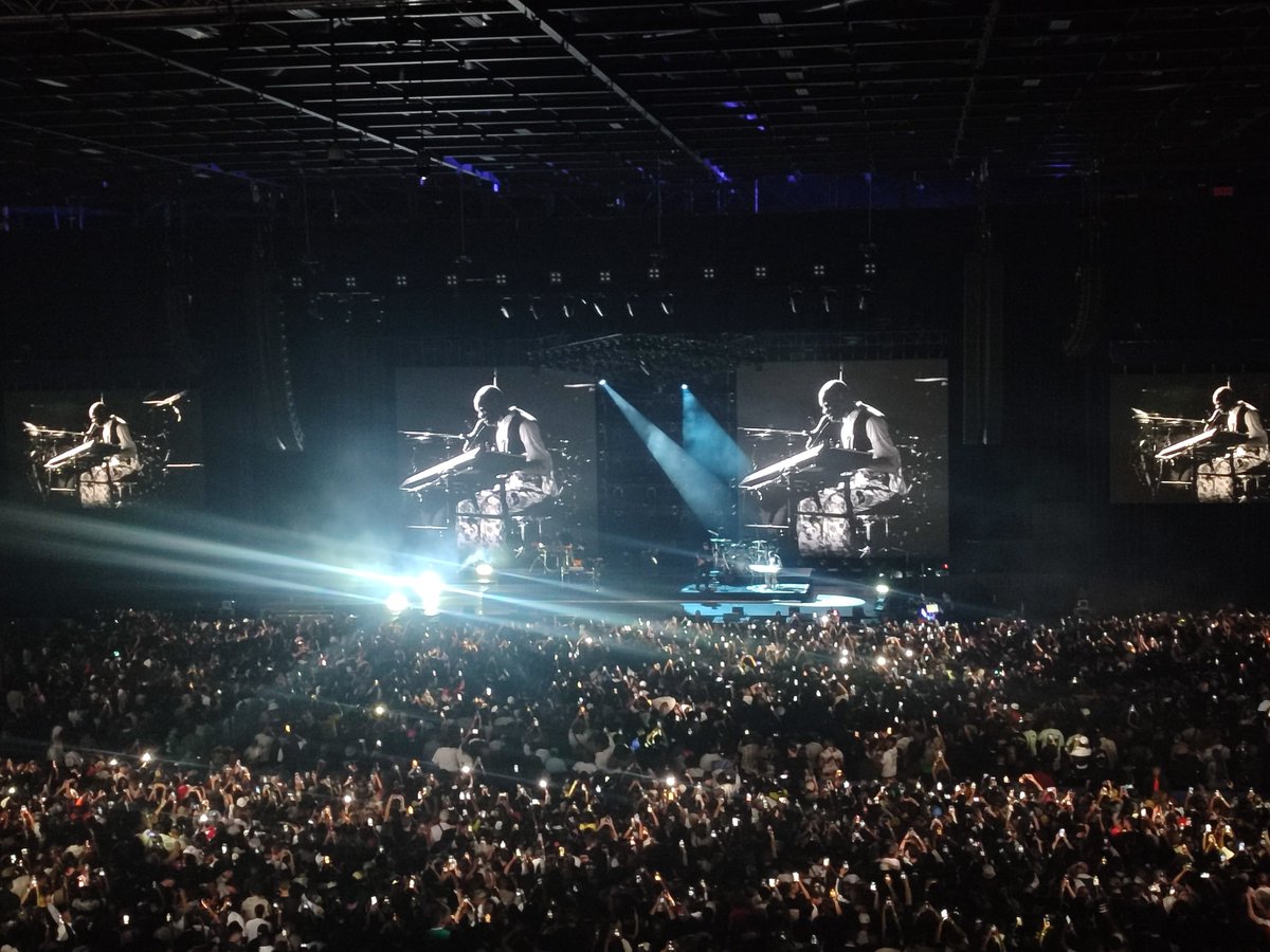 mbaintshit's tweet photo. Still can't believe I got to see Dave @Santandave1 best concert EVER https://t.co/N1Ukz8nVDH