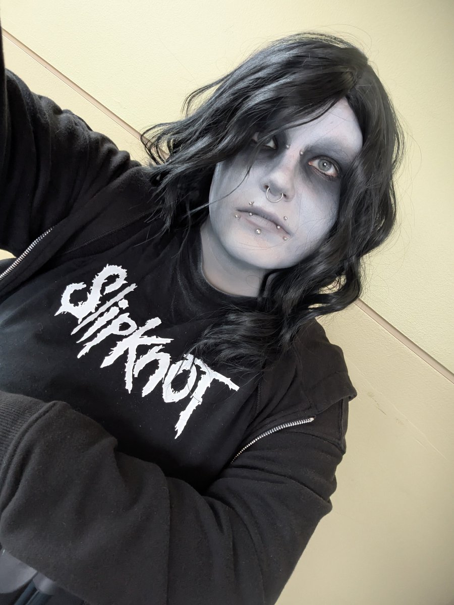 DelanceyElliott's tweet photo. I finally got to cosplay Rockstar love wins

Also @teddybearified was Sleepless for five whole seconds before the endless thrall of Homestuck swallowed them whole https://t.co/1765soTXSM