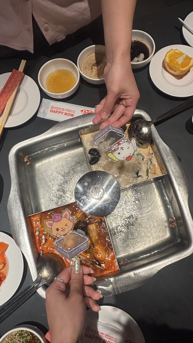 haruri__i's tweet photo. ハイディラオのウィシコラボ初日行ってきた〜•͈ᴗ⁃͈★
店内BGMも内装もウィシちゃんばっかりでめっちゃ楽しかった〜✨
シオンリョウ狙いに絶対また行く〜！！ https://t.co/QkrNDyUfrO