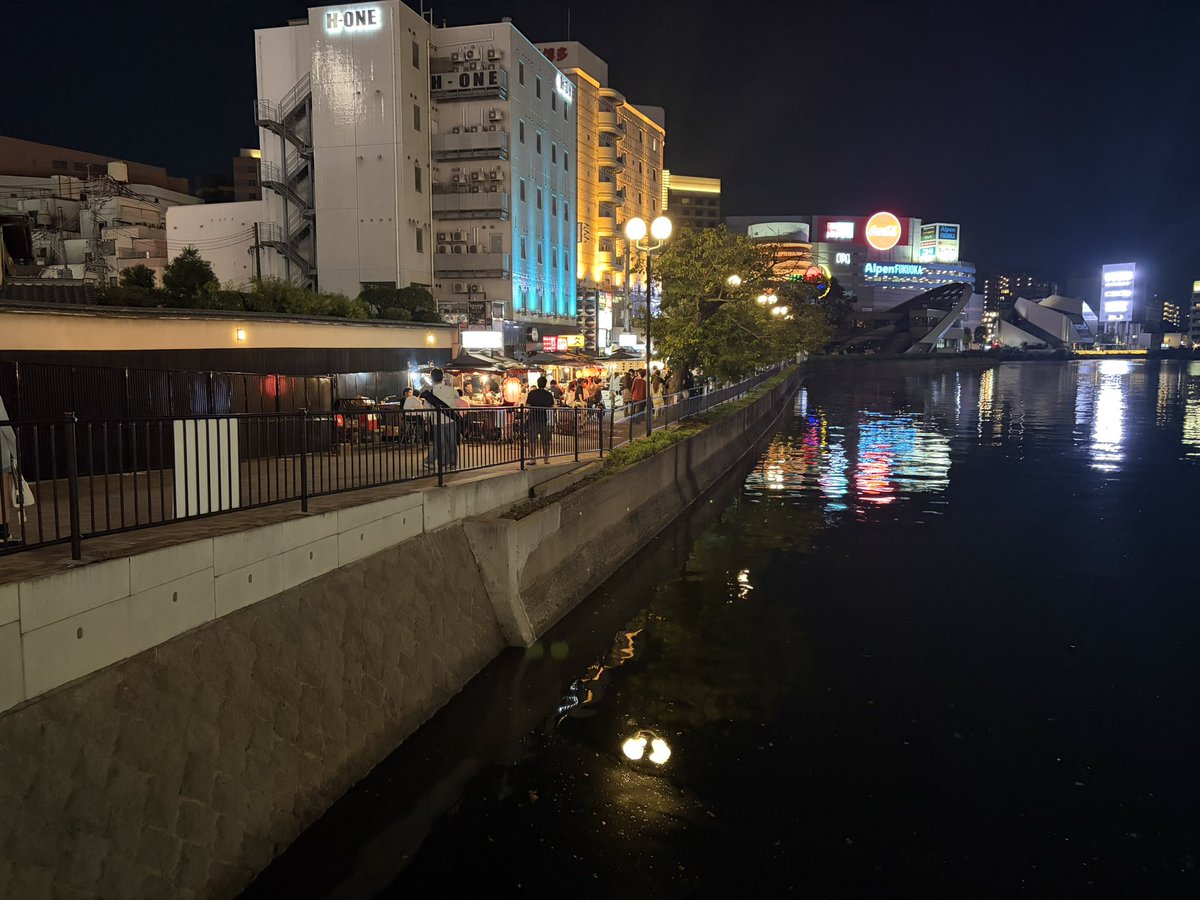 NazoNazoDAN's tweet photo. 中州の屋台
外国語ばかり聞こえるな https://t.co/txZHPHOHLN