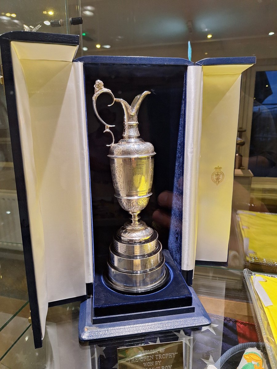 pitchparbets's tweet photo. Had the pleasure of food on Saturday night at McIlroys' home club Hollywood in Belfast. Always great food and drink and very reasonably priced.

Rorys ' trophy cabinet a welcome bonus for any avid golf fan, if any followers are ever in Northern Ireland and fancy a round or a visit DM me should be able to arrange.

RM