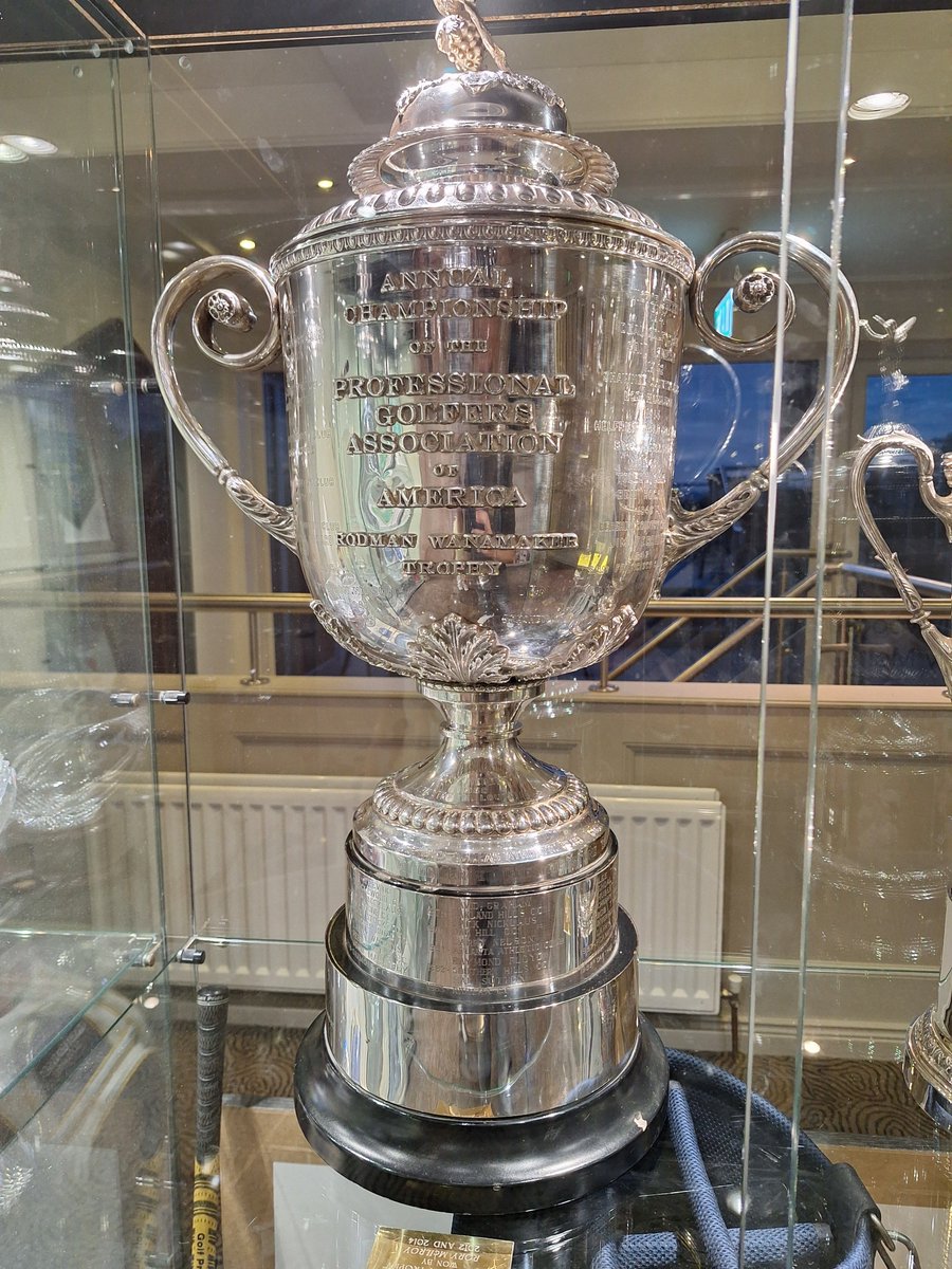 pitchparbets's tweet photo. Had the pleasure of food on Saturday night at McIlroys' home club Hollywood in Belfast. Always great food and drink and very reasonably priced.

Rorys ' trophy cabinet a welcome bonus for any avid golf fan, if any followers are ever in Northern Ireland and fancy a round or a visit DM me should be able to arrange.

RM