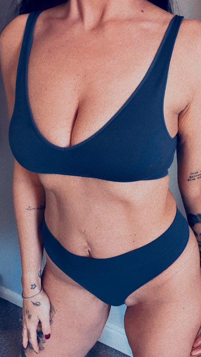 Rose_Hall84's tweet photo. Here’s MY ‘MILF MONDAY’ 🙋🏻‍♀️🥰😘Submission 🤪

What Do You Think, Will You Have Me??  🤔🤭😈

📥 open right now if the answers YES 👀 https://t.co/ff10IhsjBR