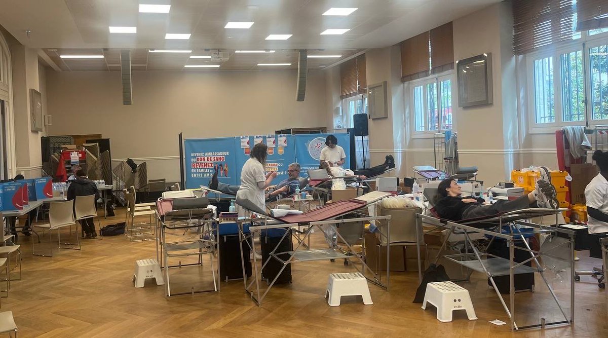 mairie15's tweet photo. Succès de cet après-midi don de sang à la Mairie de #Paris15

Les réserves sont actuellement faibles, votre mobilisation est essentielle. Si vous n’étiez pas disponible aujourd’hui mais souhaitez donner, rendez-vous sur https://t.co/rvLdbCaTBy https://t.co/IgoiwbjJuf