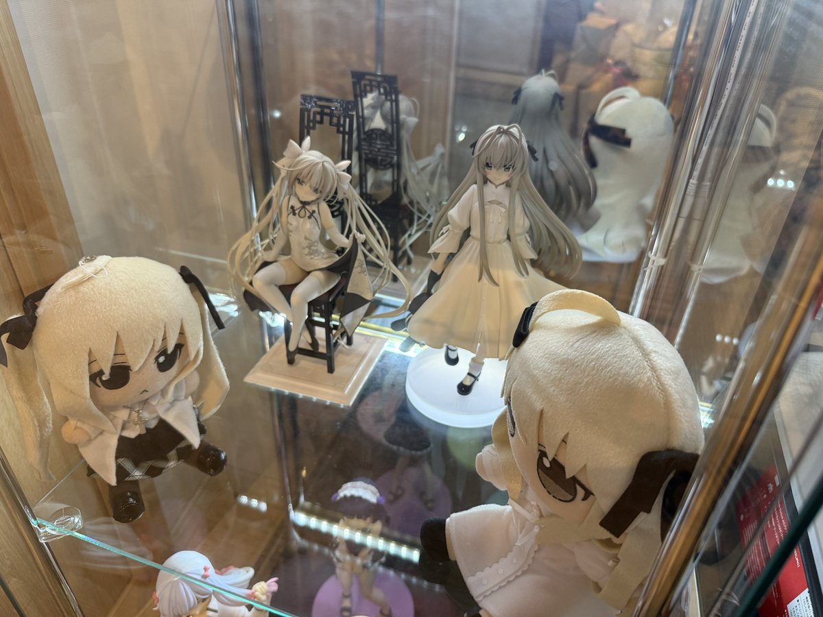 rinakoe's tweet photo. 3段めは #ヨスガノソラ の穹！
うちには立体はあまり多く無いんだけど、タペストリーはアホほど居ます……
ちなみに、右のぬい が、イチナナサイズです！おっきい！！！ https://t.co/IdteR4s47r