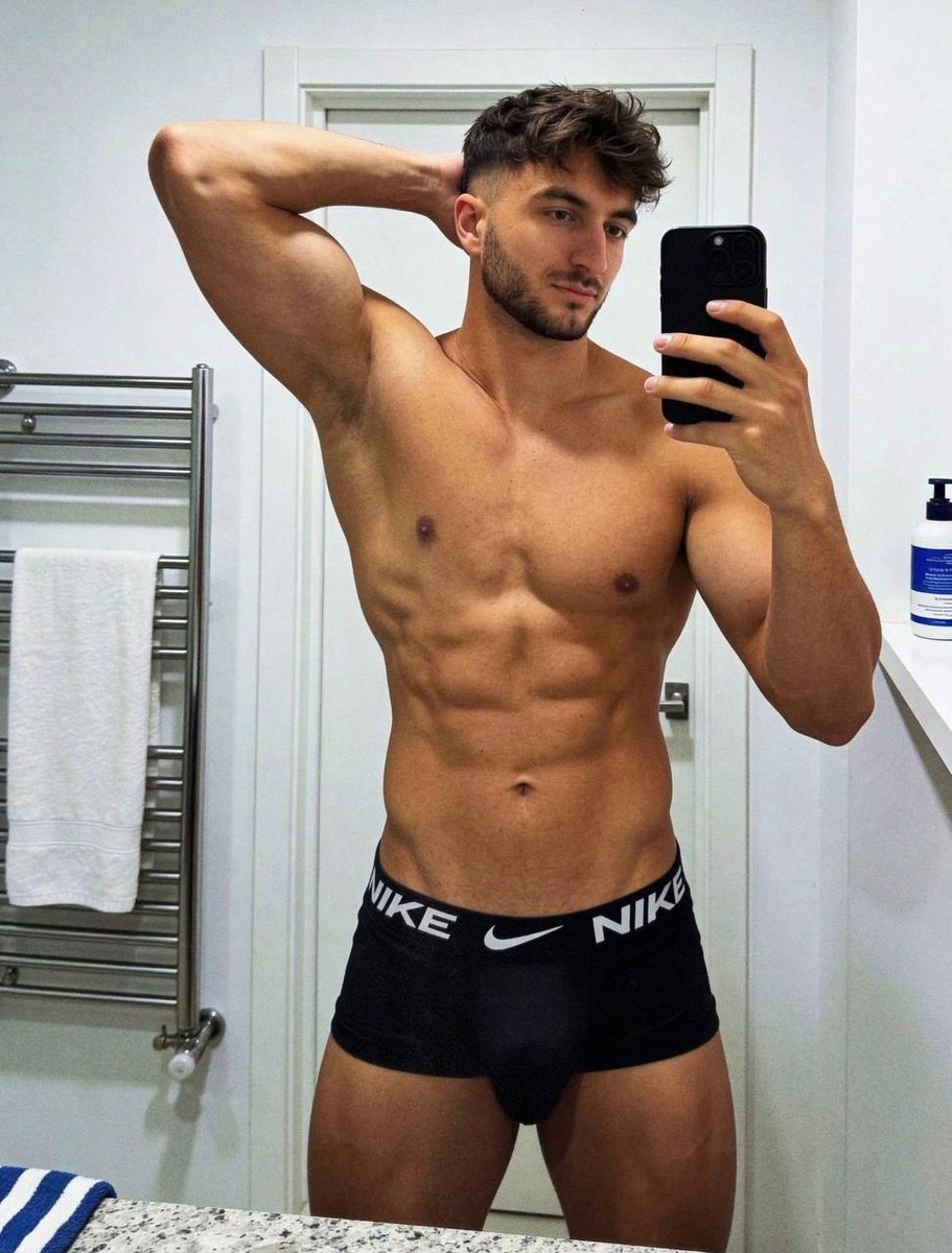 dhue_'s tweet photo. Do you like my chest? 😏 https://t.co/TRebgPSJ4C