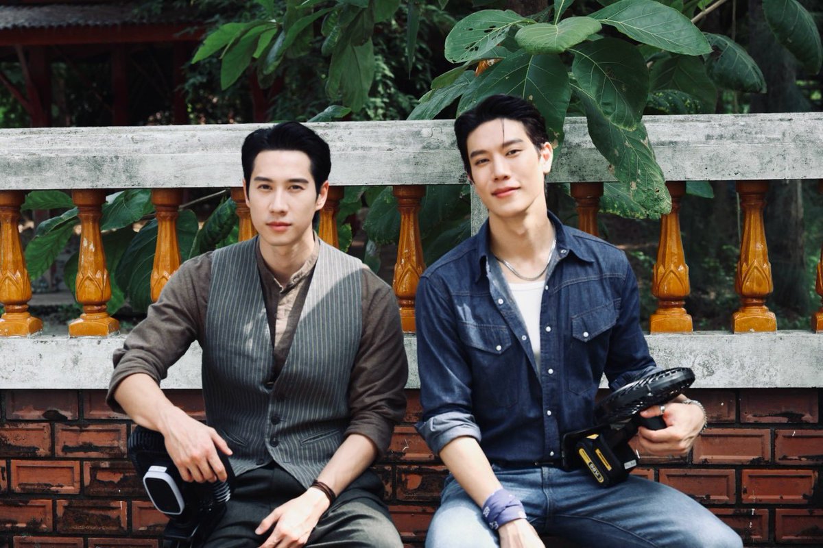 LoversGangsters's tweet photo. หงเสนคลุกฝุ่น Q36 คิวลมแบบติดเท่ ติดกึง ติดแอค ติดเธอ😎 

#LoversAndGangsters
#GMMTV  
@MisterGrtsp @brightrpp_ https://t.co/jJuwd41ZAJ
