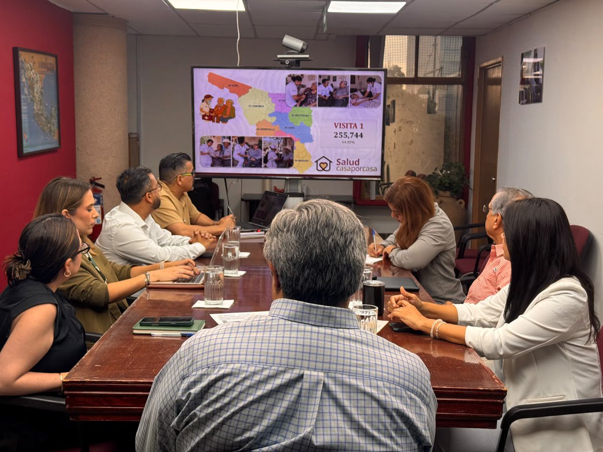 OctavioAlmada1's tweet photo. ¡Seguimos trabajando en equipo por la salud de las y los sonorenses! 🤝🏽

Realizamos la 62.ª Mesa de Salud como cada lunes, con las instituciones del sector salud para fortalecer la coordinación y dar seguimiento a las acciones que acercan la atención a quienes más lo necesitan.

Con el impulso de nuestra 🇲🇽 PresidentA @Claudiashein, seguimos sumando esfuerzos para que cada familia reciba una atención digna, humana y cercana. La salud es un derecho y nuestro compromiso es estar al servicio de la gente.

El poder solo tiene sentido cuando se pone al servicio de los demás. 🙌🏻

#PorElBienDeTodosPrimeroLosPobres