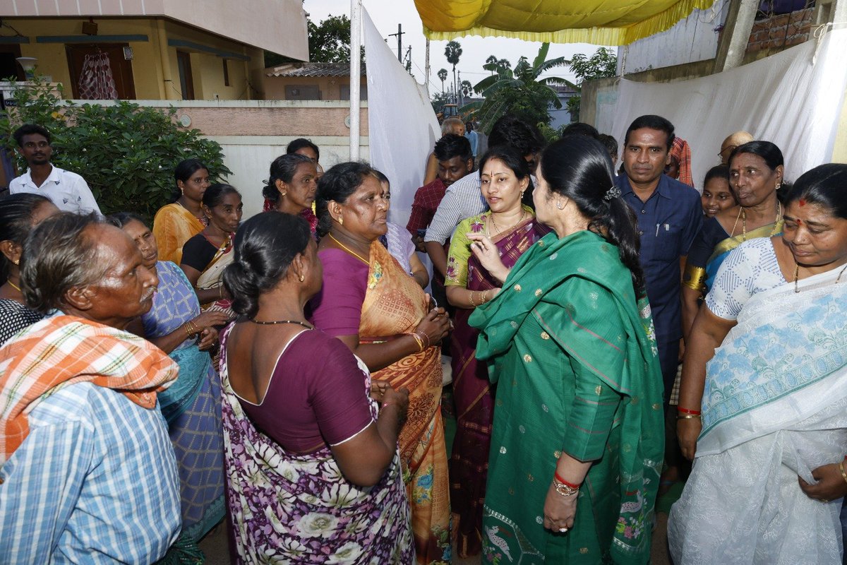 Prashanthi_VPR's tweet photo. ఈరోజు బుచ్చిరెడ్డిపాలెం మున్సిపాలిటీ పరిధిలో 1వ వార్డు కట్టుబడిపాళెంలో రూ.1 కోటి విలువైన అభివృద్ధి పనులకు శంకుస్థాపన చేశాను.
#VemireddyPrashanthiReddy #KovurMLA #KovurDevelopment https://t.co/pAoSxXdd6j