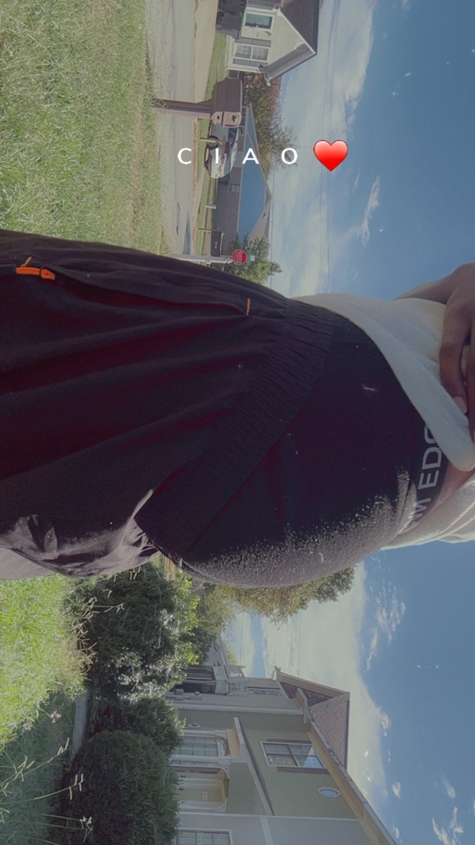 r68429's tweet photo. I’m a walking water park 🍑💦🥰 https://t.co/Hd2ohun6C8
