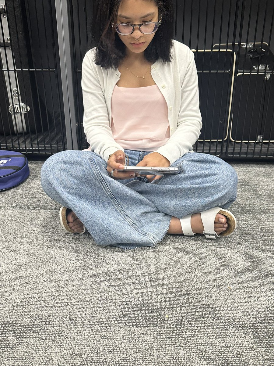 Leothecatcher's tweet photo. love this sluts toes #candid #candidfeet #toes #trib #goon #feet #feetfetish https://t.co/vvEHydHPQI