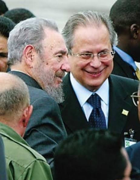 marcosl67197897's tweet photo. Pouca gente se deu conta mas a derrota de José Dirceu, mentor de Lula e do Foro de SP foi emblemática. O Brasil aposentou o homem mais poderoso e influente do Lulopetismo e velho conhecido da família Castro. Que os ventos nao parem de soprar. https://t.co/s06dvnXfrs