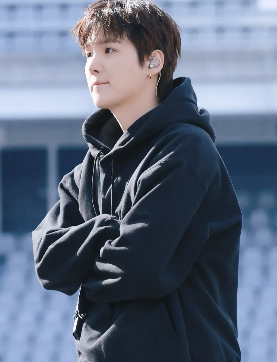 anryuio's tweet photo. Doctor캐가 마싯으려면
한번비틀어야됨 캐릭터를

흉부외과전공의<
존내바쁠거같음, 성격안좋을거같음,
무서울거같음, 그리고 실제로바쁨

근데이제
병원앞바자회하는날 가족델꼬오신거보니
다자녀가정에 아내분완전블랙pink…..

개바쁜데애가셋인이유납득되는반전
ex
수술복 허위허위남아돌면서
사내허벅지씨름금메달이라던가..

이 있어줘야