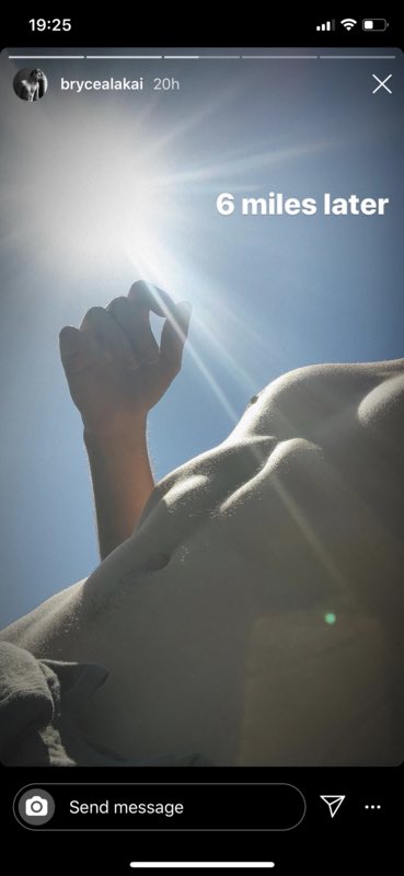 sansprejuges's tweet photo. im not even kidding… he just really wanted to post shit bc even when he’d shave he would put that phone under his tits like and made sure everyone knew 😭 https://t.co/sSLkHPCk2o
