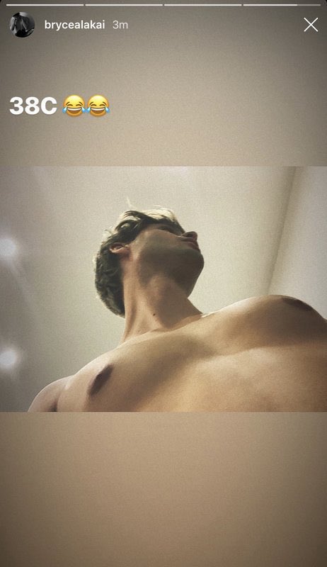 sansprejuges's tweet photo. im not even kidding… he just really wanted to post shit bc even when he’d shave he would put that phone under his tits like and made sure everyone knew 😭 https://t.co/sSLkHPCk2o