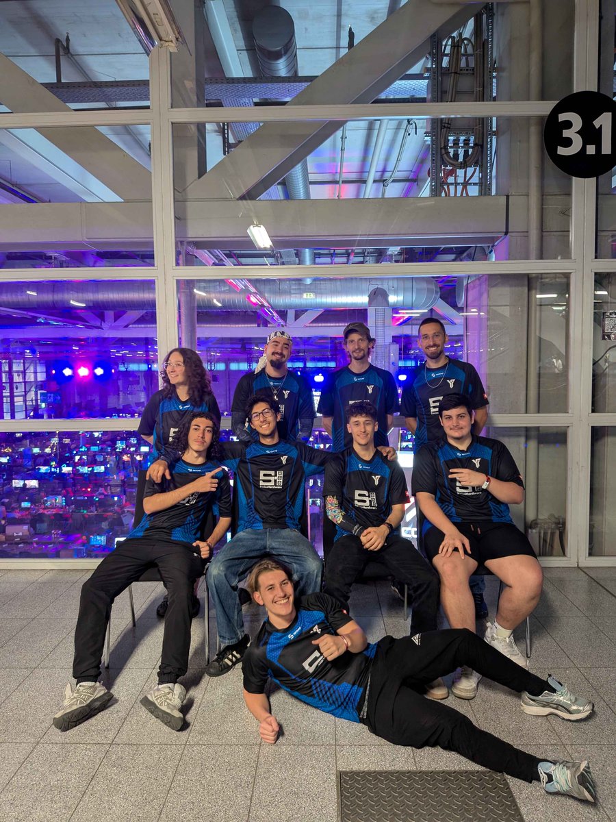 M8_Ninso's tweet photo. Clap de fin pour cette @switzerlanCH !

Mes joueurs on fait de moi le capitaine le plus heureux ce week-end, avec toutes les complications qu'on a eu vous pouvez pas imaginer comment je suis fier d'eux!

@l3y_m1
@nag1val
@Zucayo30
Ninra
@Y17Esport

Merci, quel week-end!💙🤍 https://t.co/4ytbLcF39O