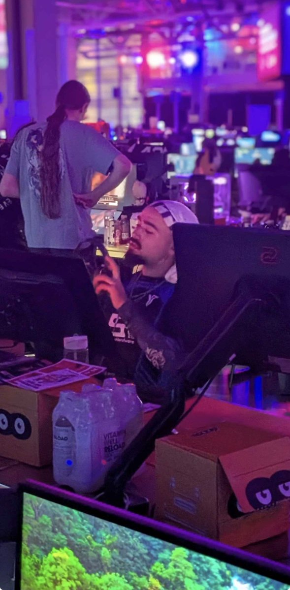 M8_Ninso's tweet photo. Pour ce qui est de ma perf indiv, j'ai eu un travail d'IGL  à faire en plus de ma performance personnelle donc compliqué mais pas non plus dégueulasse mais promis je reviendrais plus fort pour vous proposer encore plus de beau gameplay!!! https://t.co/hrSmmm0mQC