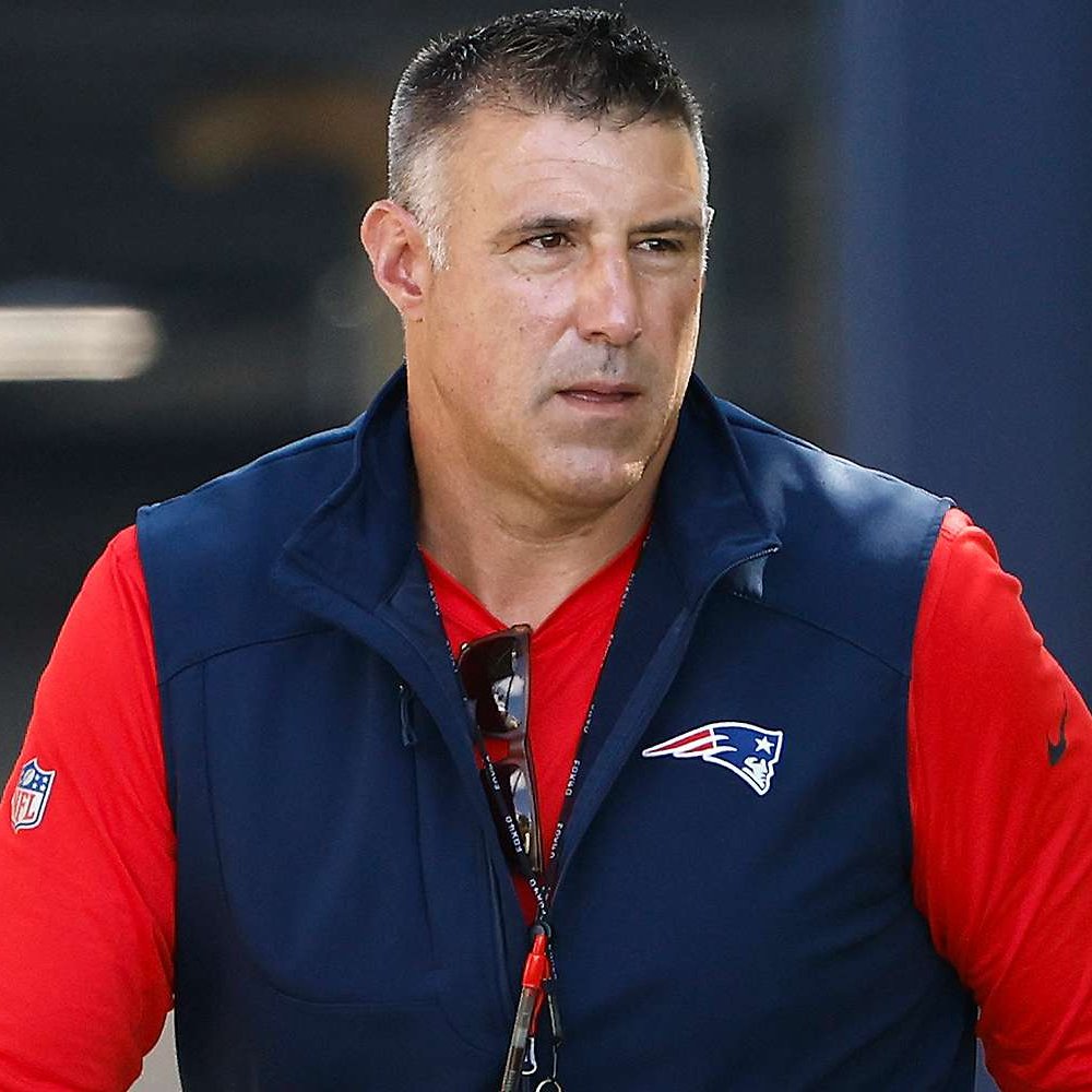 NFL_DovKleiman's tweet photo. Holy Sh*t: Patriots head coach Mike Vrabel ROASTS Bills safety CJ Gardner-Johnson for his comments yesterday.

“For a guy that's been on eight teams in four years? I mean, I guess he knows the drill."

😱😱😱

(via @TheGregHillShow) https://t.co/rPOHjIB0x5